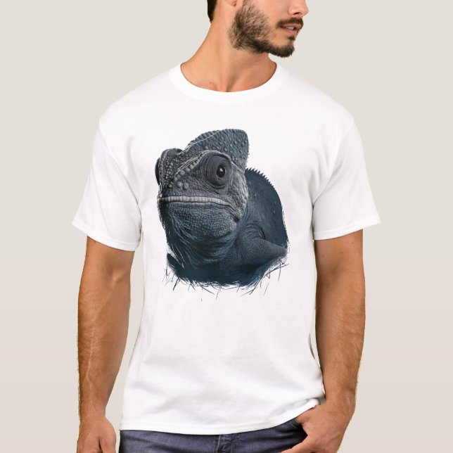 Realistic Chameleon – Reptile Lover T-Shirt (Front)
