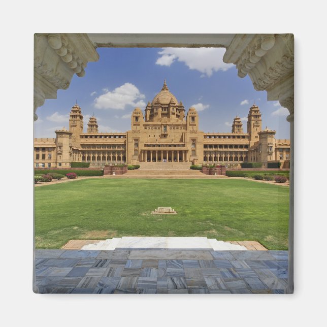 Rear view of Umaid Bhawan Palace hotel, Jodjpur, Magnet (Front)