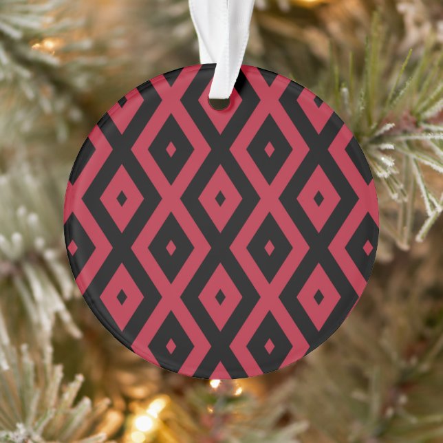 Red and black diamond pattern ornament (Tree)