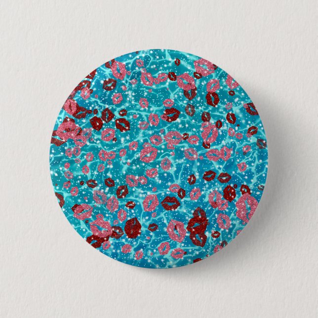 Red and rose kisses in the blue ocean 6 cm round badge (Front)