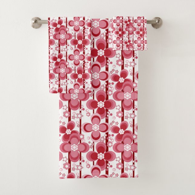 Red and white floral pattern bath towel set (Insitu)