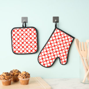 red and white polka dot and check pattern is fa oven mitt & pot holder set