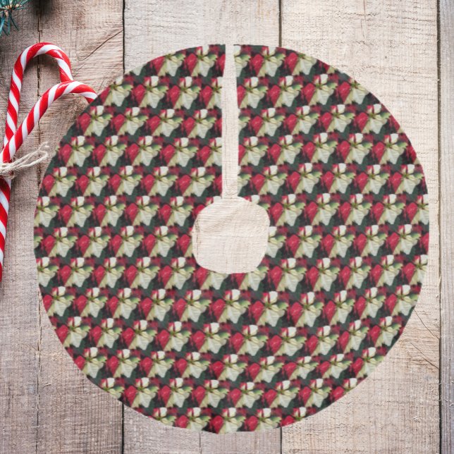 Red and White Variegated Poinsettia Pattern Faux Linen Tree Skirt (In Situ)