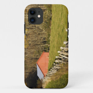 Red barn and fencerow along the Blue ridge Case-Mate iPhone Case
