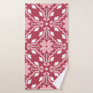 Red, beige floral, seamless wallpaper pattern. bath towel