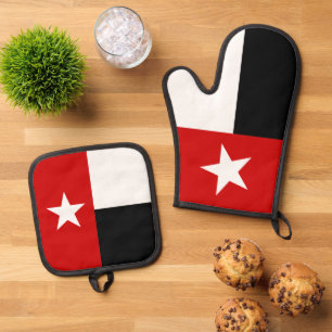 Red & Black Texas State Flag Oven Mitt & Pot Holder Set