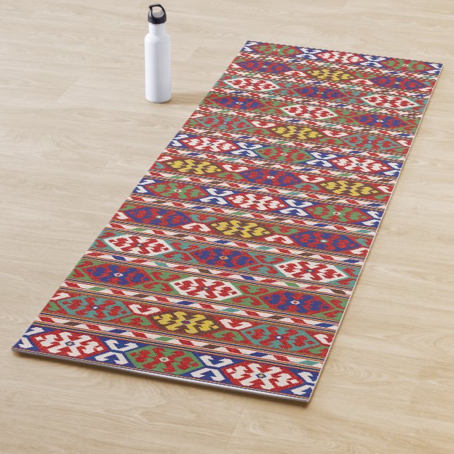 Red Blue Green Yellow White Oriental Kilim Rug Yoga Mat (In Situ)