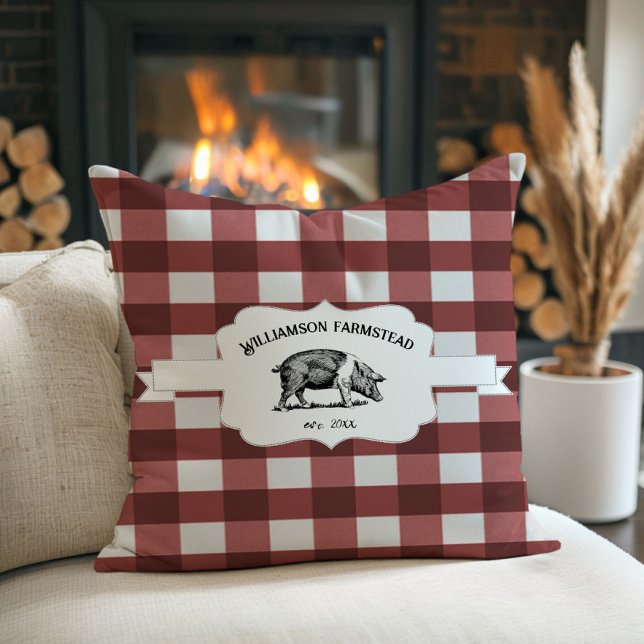 Red Buffalo Plaid Farm Pig Throw Pillow (Red Buffalo Plaid Farm Pig Throw Pillow)