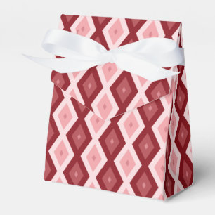 Red diamond pattern favour box