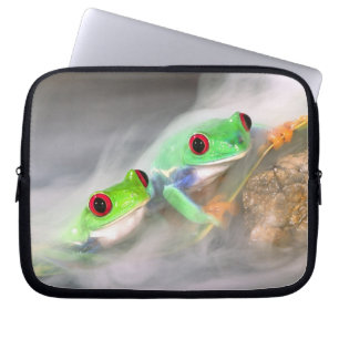 Red Eye Treefrog in the mist, Agalychinis 2 Laptop Sleeve