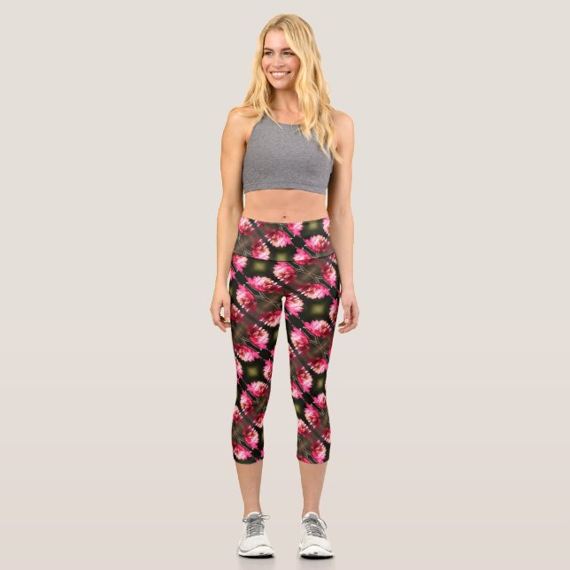 Red Flower In Sunlight Close Up Pattern      Capri Leggings (Front)