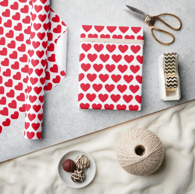 Red heart pattern with white background wrapping paper (Crafts)