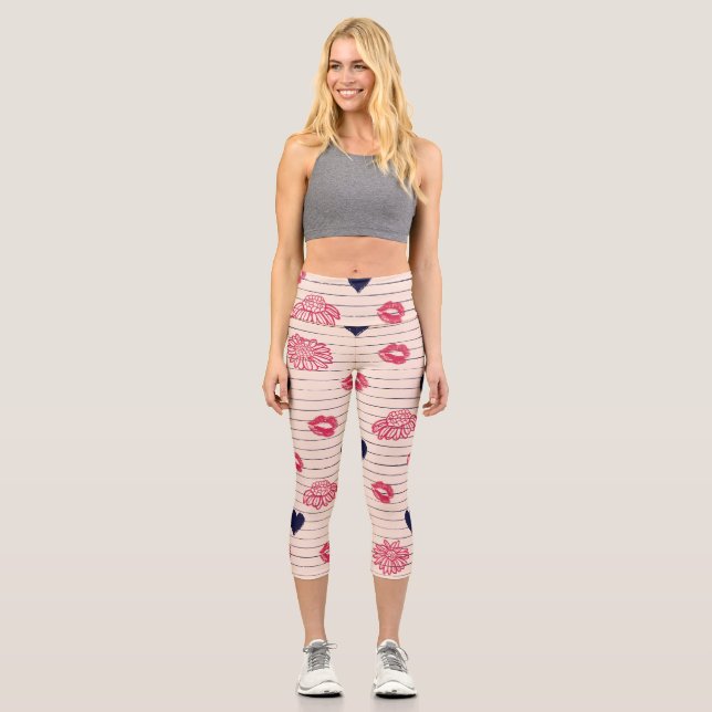 Red hearts, lips, daisies pattern. capri leggings (Front)