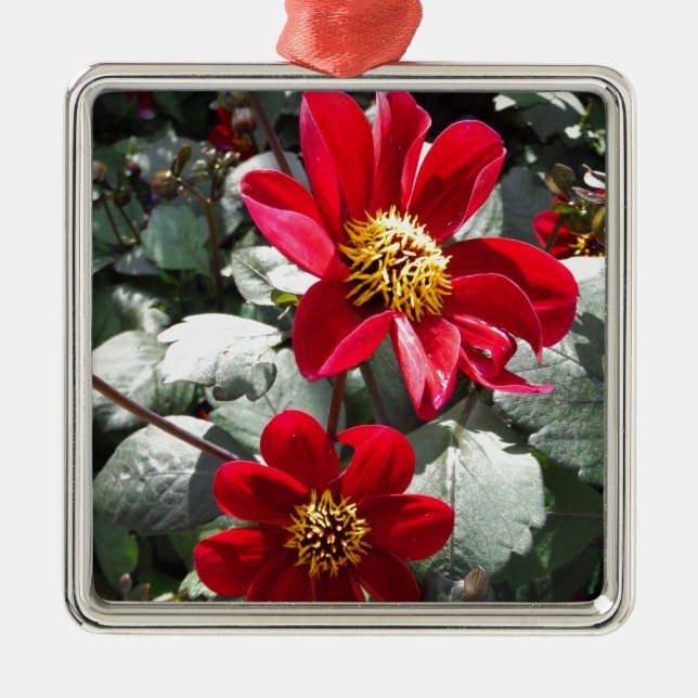 red hot pink daisy / daisies flowers metal tree decoration (Front)