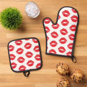 Red Lips, Red Lipstick, Kiss, Pattern Of Lips Oven Mitt & Pot Holder Set