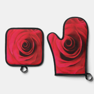 Red rose blooming bud floral design oven mitt & pot holder set