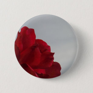 Red Roses Against a Bright Blue Sky 6 Cm Round Badge