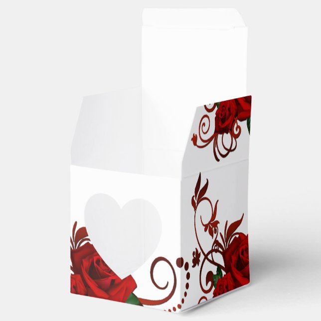 Red Roses Pattern Heart Favour Box (Opened)