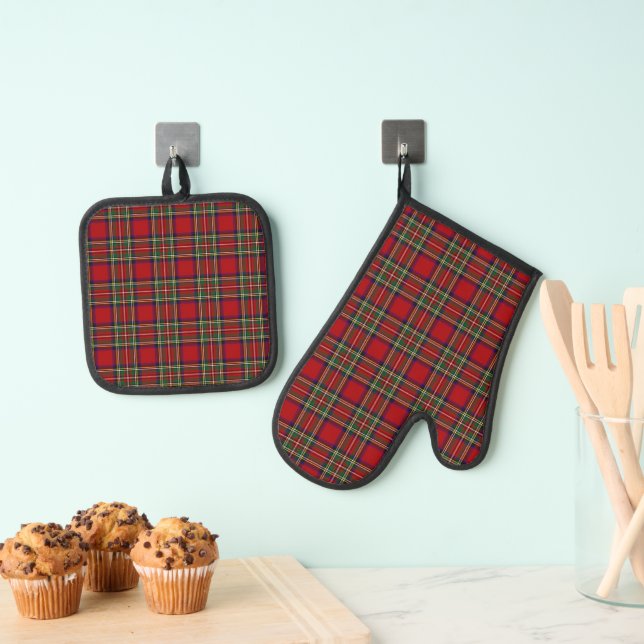 Red Tartan Plaid Design Oven Mitt & Pot Holder Set (Insitu(Hanging))