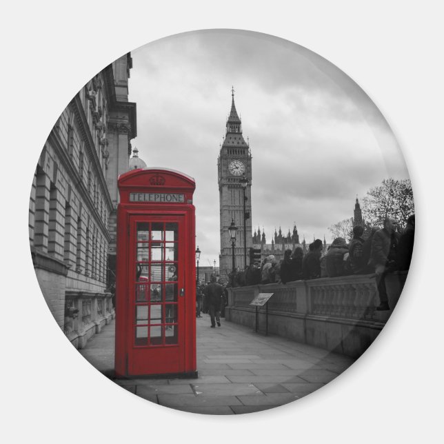 Red telephone box in London round magnet (Front)