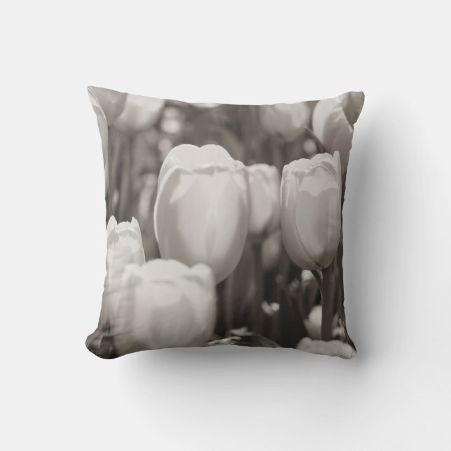 Red tulips photographic print. magnet cushion (Front)