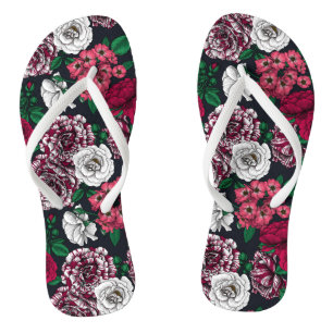 Red, white and bi-colour roses with green leaves o jandals