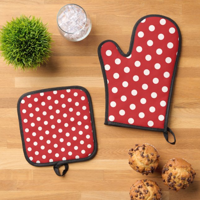 Red with Solid White Dot Style Oven Mitt & Pot Holder Set (Top Down)
