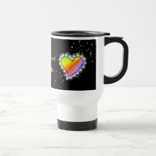 Regenbogen-Herz mit Sternchen auf schwarz Travel Mug
