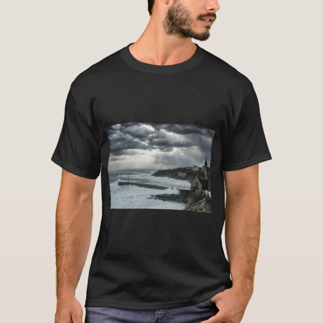 RELIC HUNTER T-Shirt (Front)