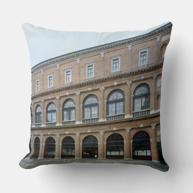 Remaining wing of a monastery, now the Academy of Cushion (Front)