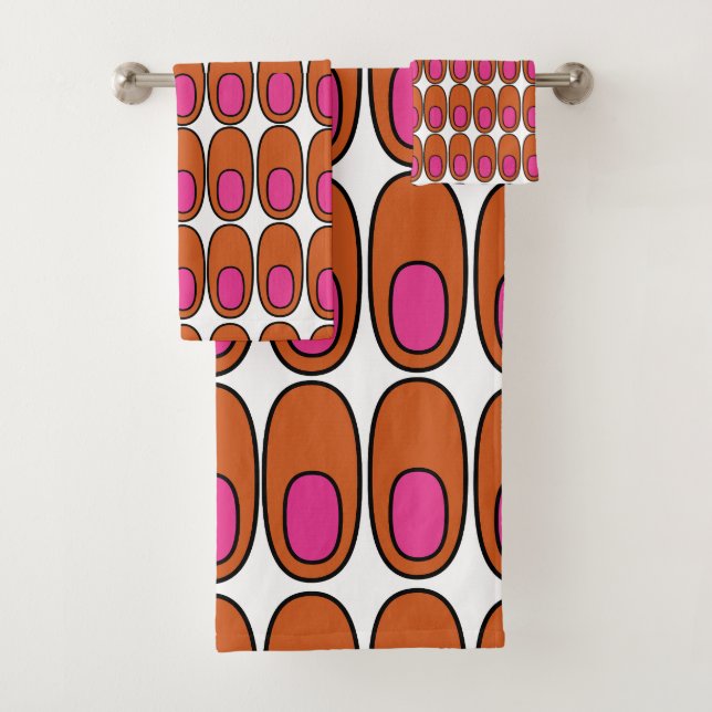 Repeating Orange and Pink Ovals Bath Towel Set (Insitu)