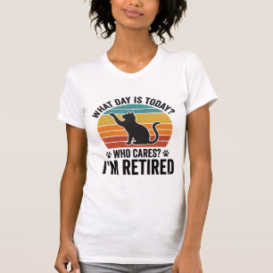 Retired Cat Vintage Sunset Funny Quote T-Shirt Des