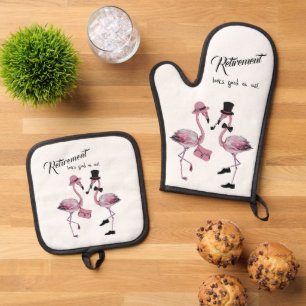 Retirement looks good on us! Chic Classy Flamingo Oven Mitt & Pot Holder Set