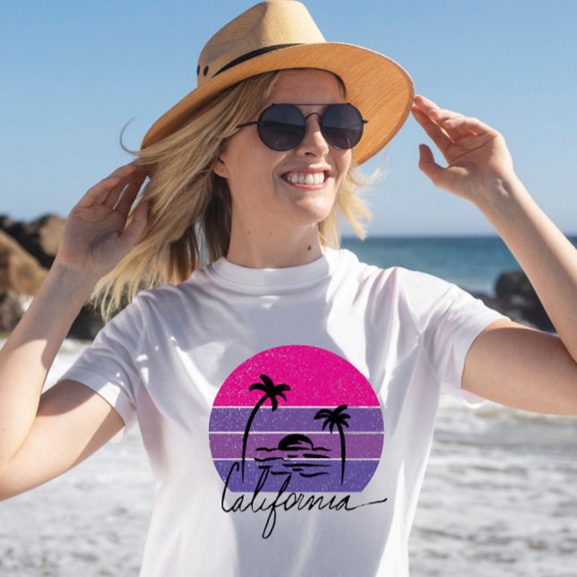 Retro 70s California beach vibe Pink purple sunset T-Shirt (Creator Uploaded)