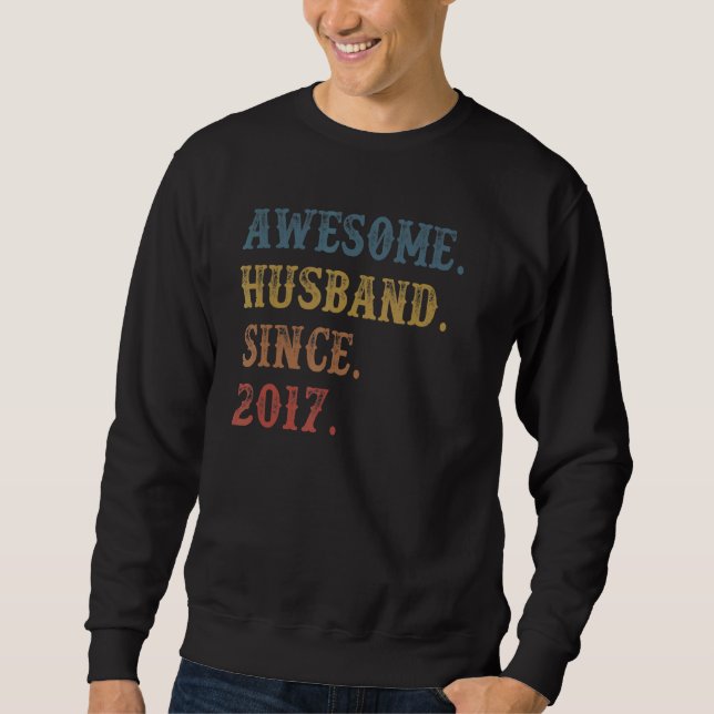Retro Awesome Husband Since 2017  5 Wedding Aniver Sweatshirt (Front)