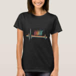 Retro Badminton Shuttle - Player Vintage Ekg Heart T-Shirt<br><div class="desc">Retro Badminton Shuttle - Player Vintage Ekg Heartbeat</div>