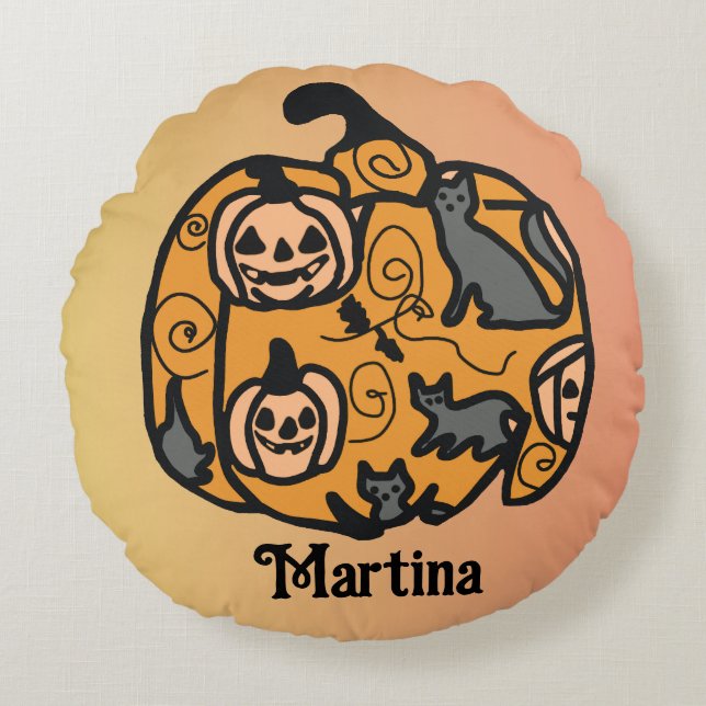 Retro Black Cats and Pumpkin Dreams  Round Cushion (Front)