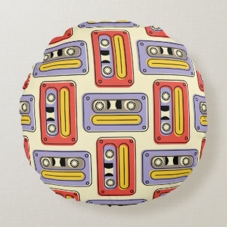 Retro cassette tapes: seamless pattern. round cushion
