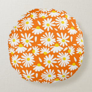 Retro daisy floral: orange vintage. round cushion