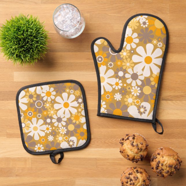 Retro Garden Floral 60s 70s Pattern Oven Mitt & Pot Holder Set (Top Down)