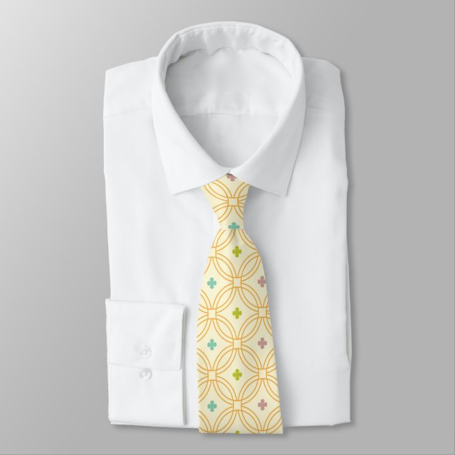 Retro Geometric Interlocking Circle Pattern Tie (Tied)