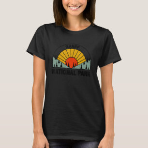 Retro Graphic Travel   Vintage Banff National Park T-Shirt