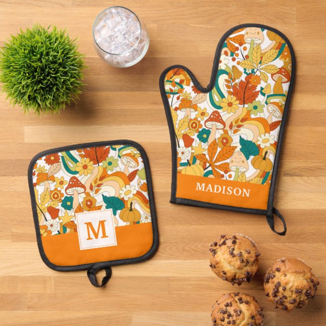 Retro Groovy Mushroom Flower Pattern Oven Mitt & Pot Holder Set (Top Down)