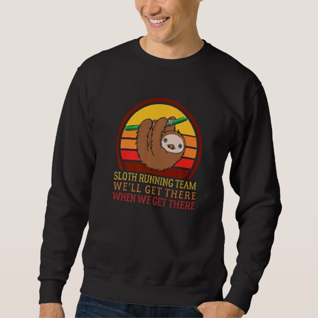 Retro  Marathoner Marathon Runner Sloth Running Te Sweatshirt (Front)