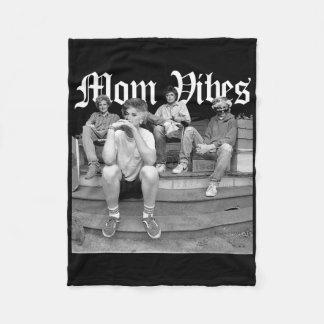 Retro Mum 90’s Vibes Vintage Mother's Day Mum Thug Fleece Blanket