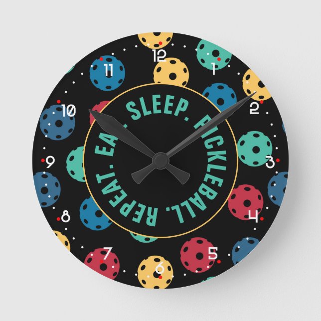 😍 Retro Pickleballs / black with numbers Round Cl Clock (Front)