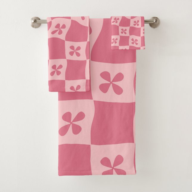 Retro Pink Chequered Floral Pattern Bath Towel Set (Insitu)