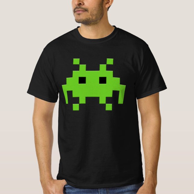 Retro Pixel Alien T-Shirt – Classic Arcade Gamer T (Front)
