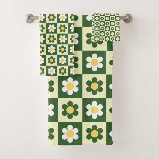 Retro Sage Green and Cream Daisy Chequerboard  Bath Towel Set (Insitu)