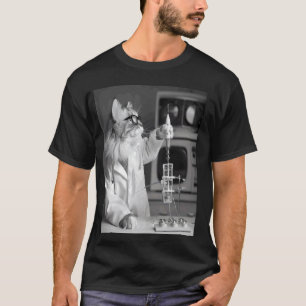 Retro Science Cat - STEM - Curiosity Cat Lab - Qua T-Shirt